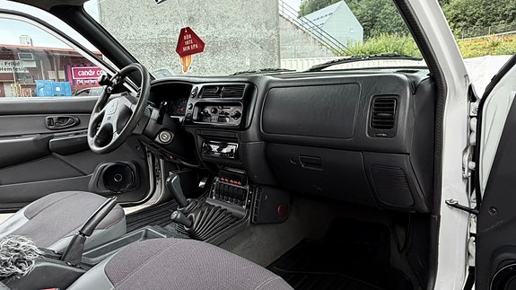 Mitsubishi L200 Club Cab 15 of 23