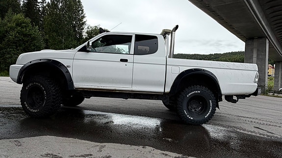 Mitsubishi L200 Club Cab 8 of 23