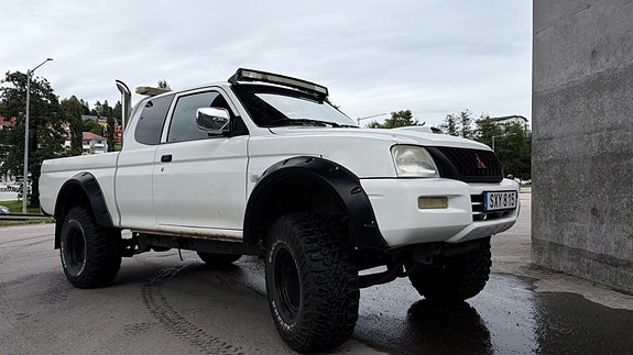Mitsubishi L200 Club Cab 3 of 23
