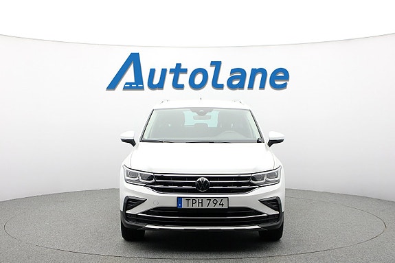 Volkswagen Tiguan 3 of 30