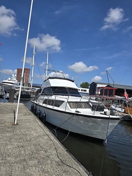 Chris Craft Commander 38 2 of 4