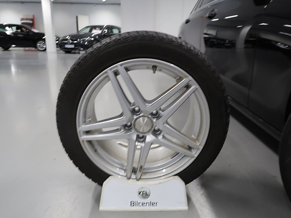 Mercedes-Benz C300 13 of 30