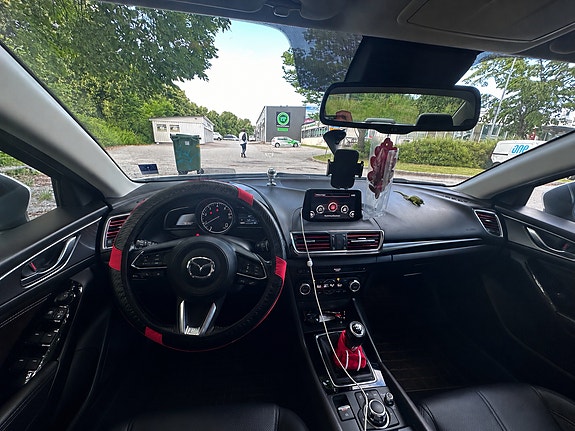 Mazda 3 3 of 4