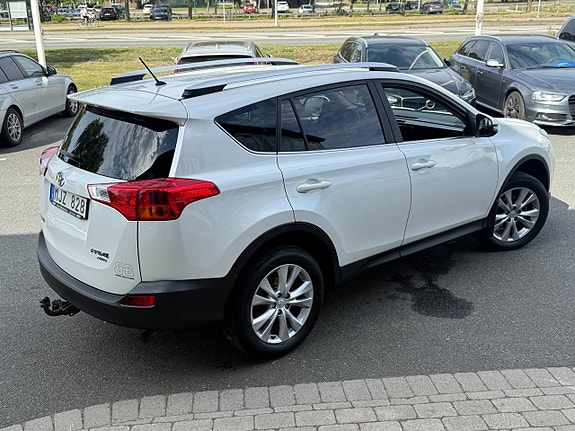 Toyota RAV4 4 of 15