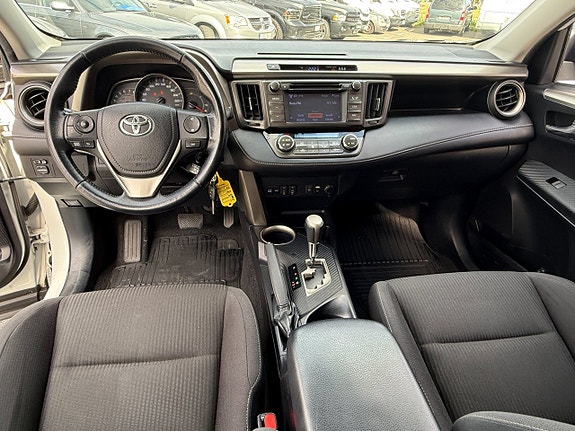 Toyota RAV4 10 of 15