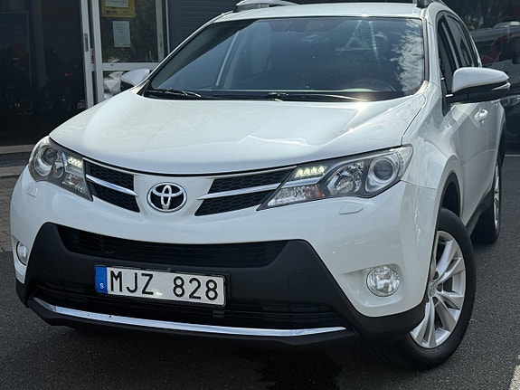 Toyota RAV4 2 of 15