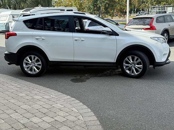 Toyota RAV4 3 of 15