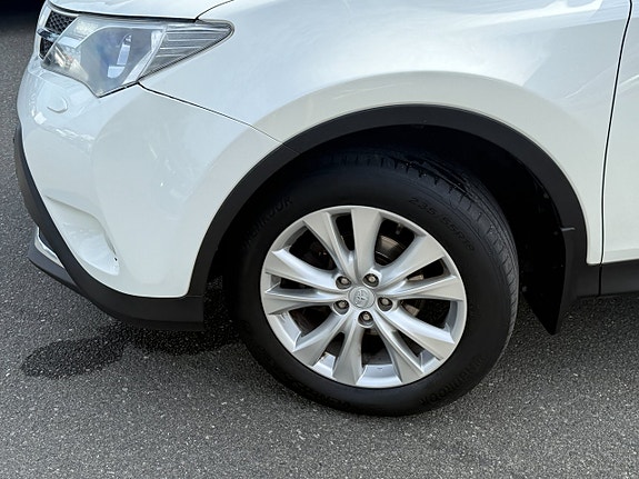 Toyota RAV4 7 of 15