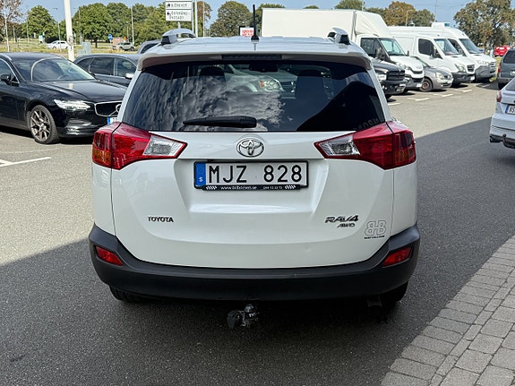 Toyota RAV4 5 of 15
