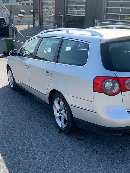Volkswagen Passat 4 of 9
