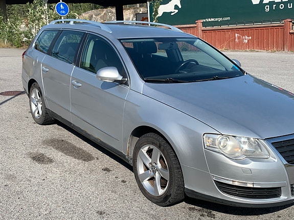 Volkswagen Passat 2 of 9
