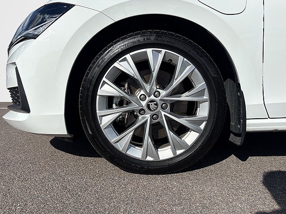 Skoda Superb 9 of 14