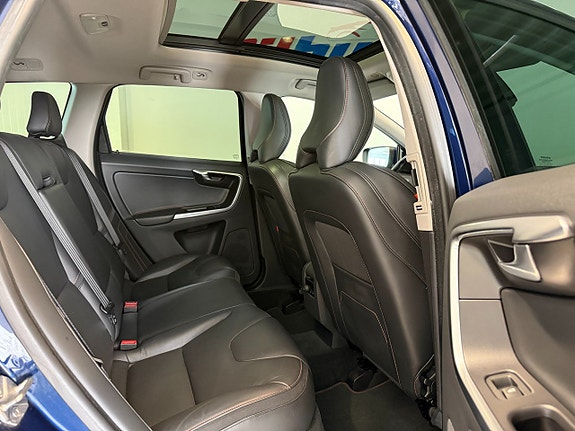 Volvo XC60 13 of 16