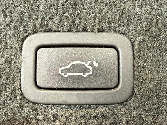Volvo XC60 12 of 16