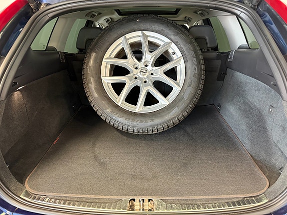 Volvo XC60 11 of 16