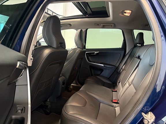 Volvo XC60 10 of 16
