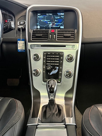Volvo XC60 8 of 16