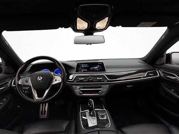 BMW 750iL 14 of 30