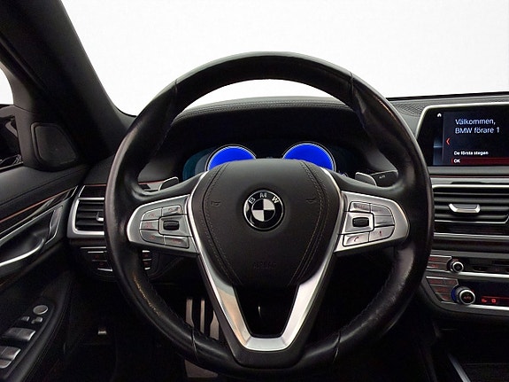 BMW 750iL 15 of 30