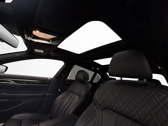 BMW 750iL 13 of 30