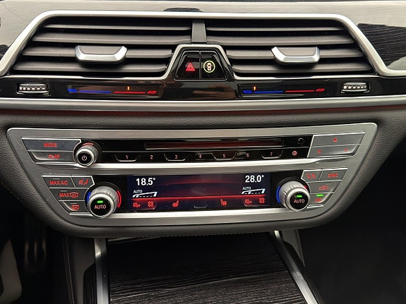 BMW 750iL 27 of 30