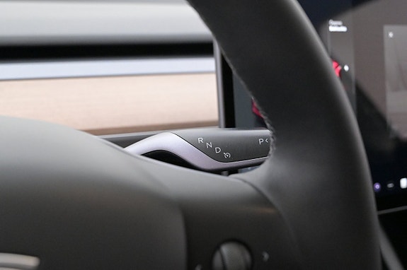 Tesla Model Y 8 of 27