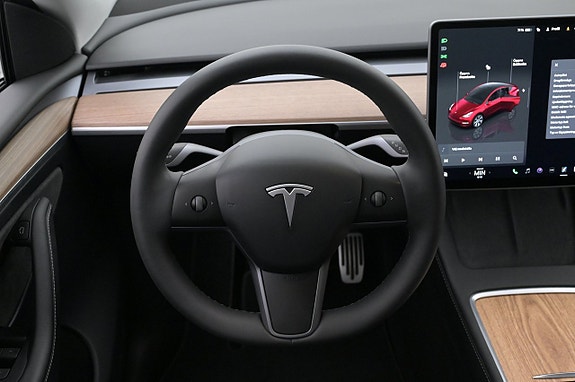 Tesla Model Y 7 of 27
