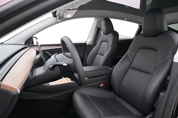 Tesla Model Y 9 of 27