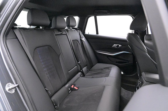BMW 330e 25 of 27