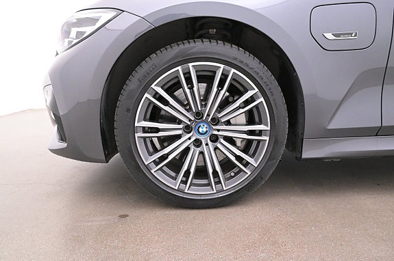 BMW 330e 27 of 27
