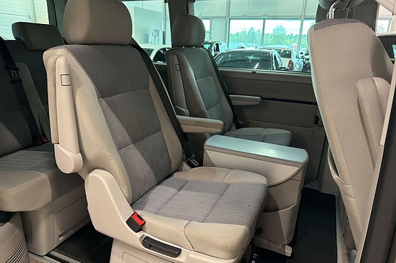 Volkswagen Multivan 18 of 22