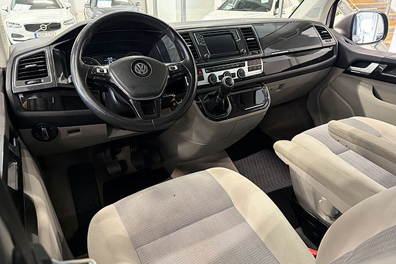 Volkswagen Multivan 8 of 22
