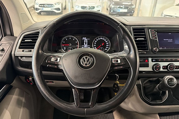Volkswagen Multivan 9 of 22