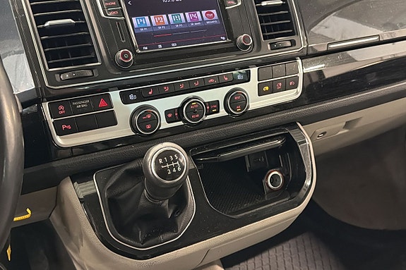 Volkswagen Multivan 14 of 22