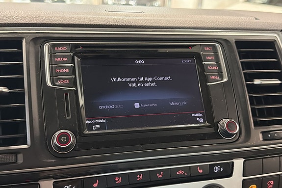 Volkswagen Multivan 12 of 22