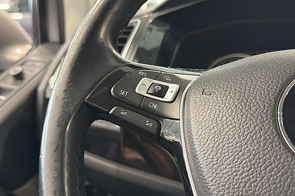 Volkswagen Multivan 10 of 22