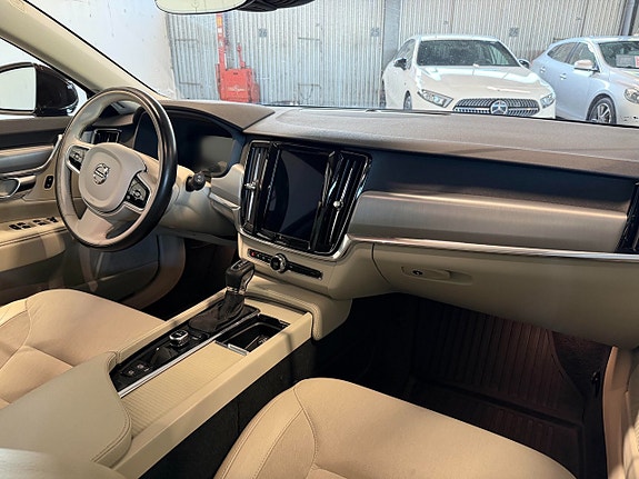 Volvo V90 8 of 20