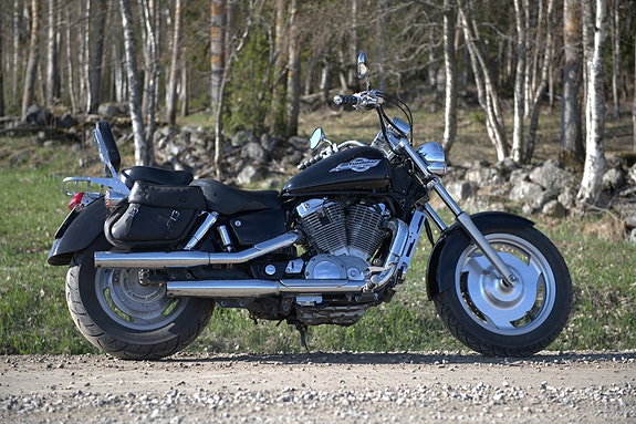 Honda VT1100C2 Shadow 3 of 8