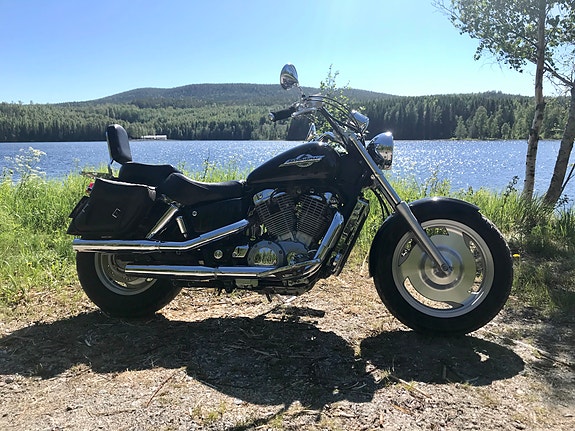 Honda VT1100C2 Shadow 2 of 8