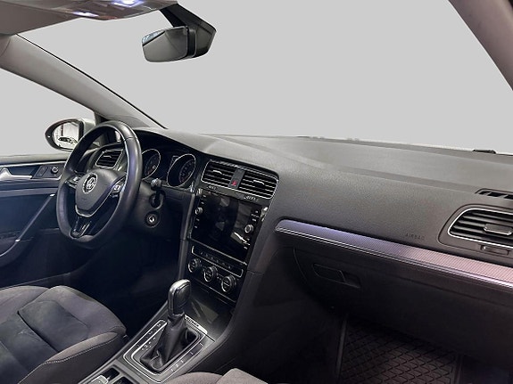 Volkswagen Golf Alltrack 9 of 18