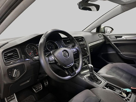 Volkswagen Golf Alltrack 13 of 18