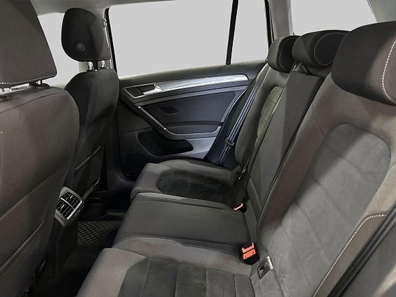 Volkswagen Golf Alltrack 10 of 18