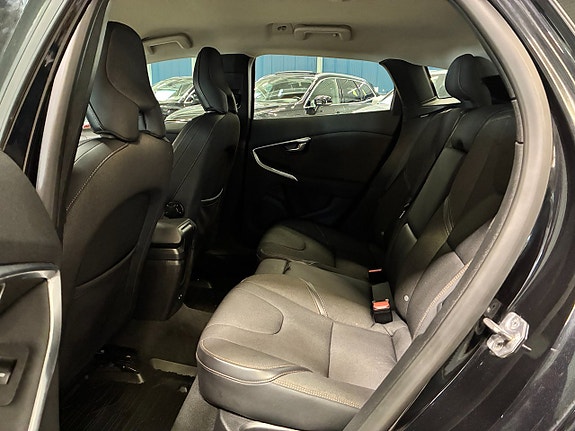 Volvo V40 Cross Country 14 of 22