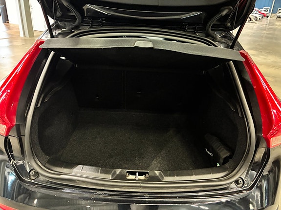 Volvo V40 Cross Country 10 of 22