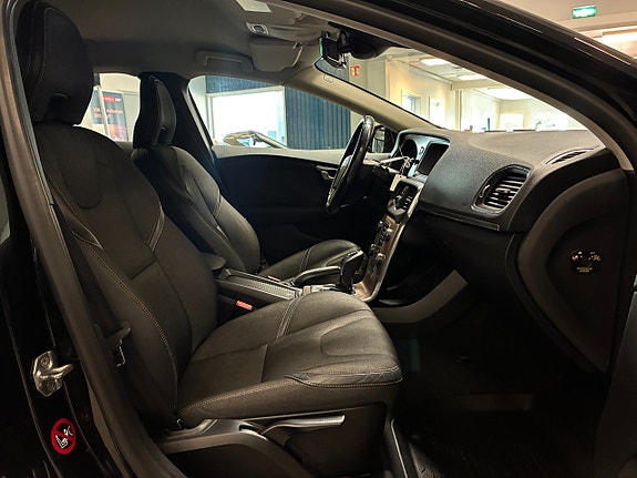 Volvo V40 Cross Country 11 of 22