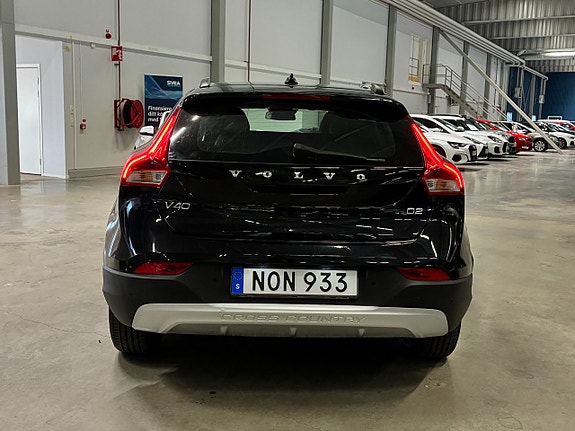Volvo V40 Cross Country 4 of 22