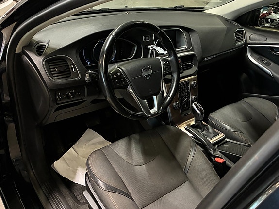 Volvo V40 Cross Country 13 of 22