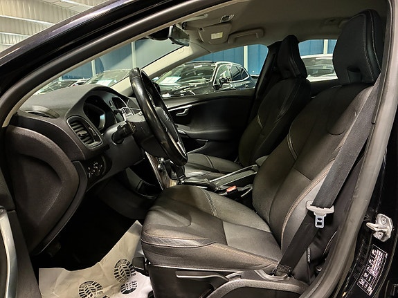 Volvo V40 Cross Country 12 of 22