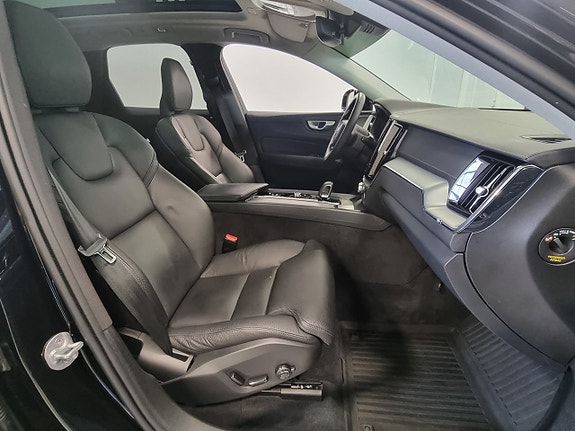 Volvo XC60 8 of 16