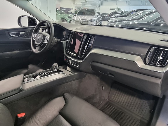 Volvo XC60 10 of 16